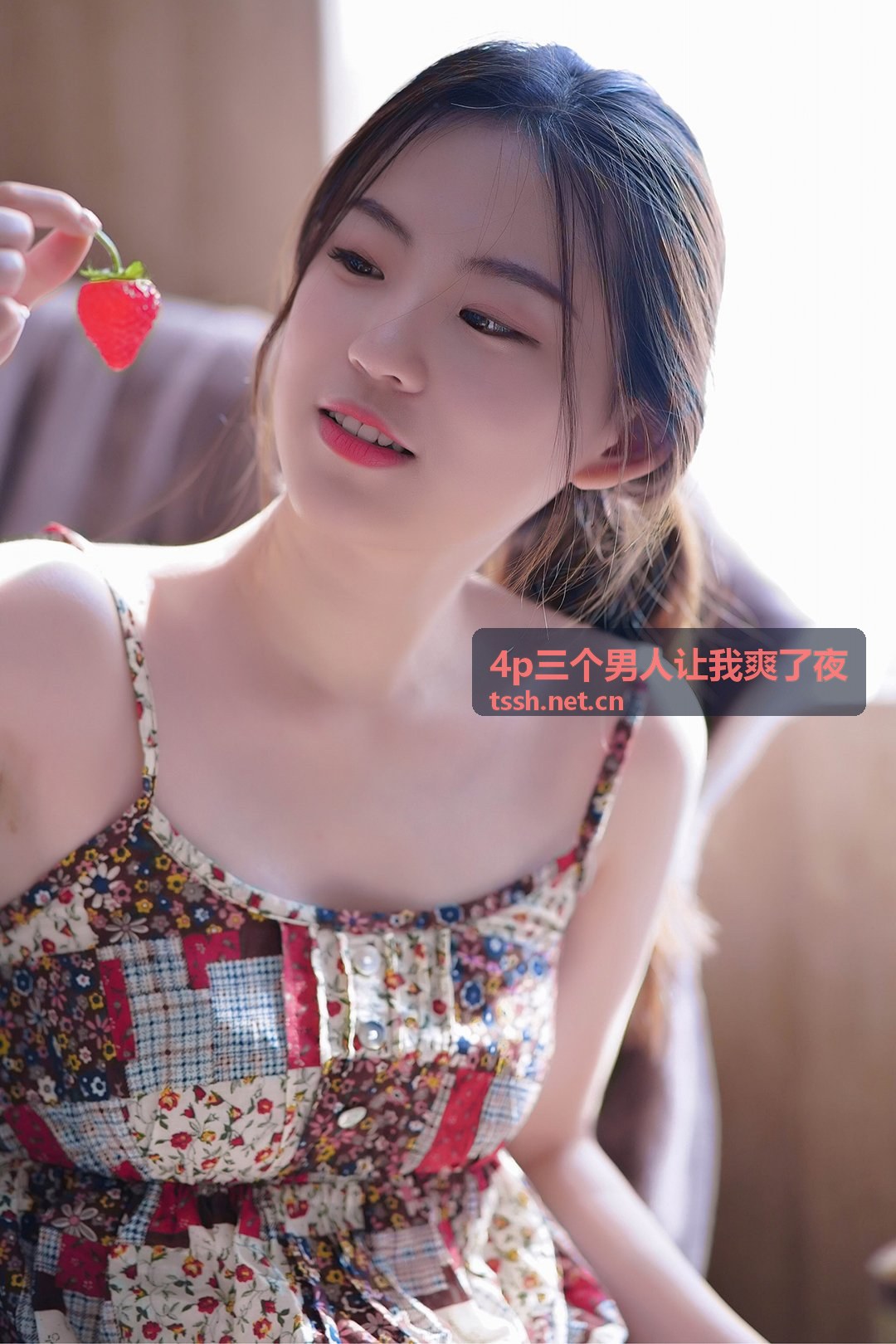 4p三个男人让我爽了夜 文章页背景图